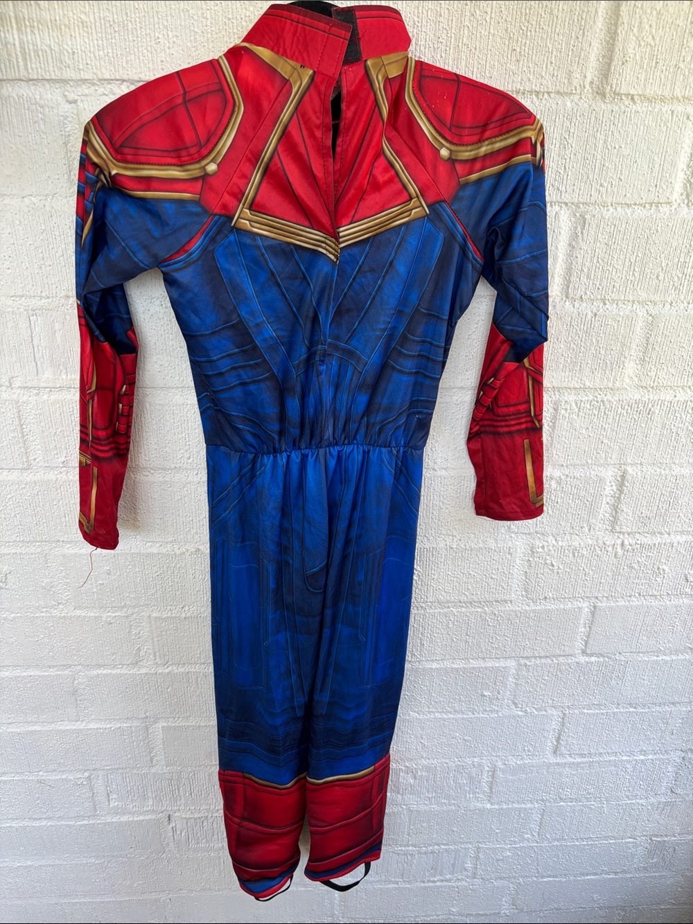 Captain Marvel Superhero Costume in Red, Blue & Gold sz M/8-10 - Picture 8 of 10